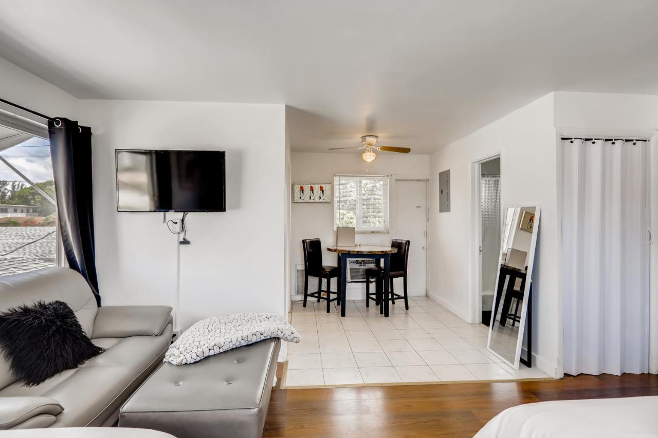 Coral Sands Huge Studio W/ 2 Queen Beds! Apartment West Palm Beach Exterior photo